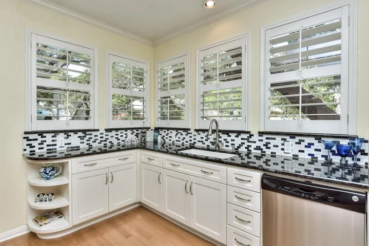 My perfect kitchen would have a window or window(s) over the kitchen sink.  Doing dishes isn't my favorite, but it was always the perfect way for me to do dishes and either watch nature or watch my kids play in the backyard.  I also love the number of windows in this section of the kitchen....AND the rounded shelves at the end of the cabinet.  This feels charming to me...