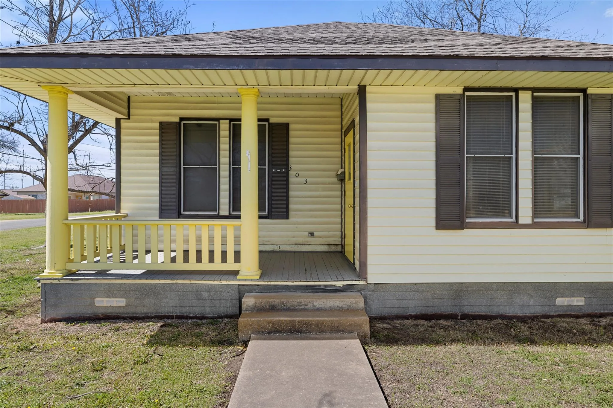 Photo 3 of 303 VERNON ST