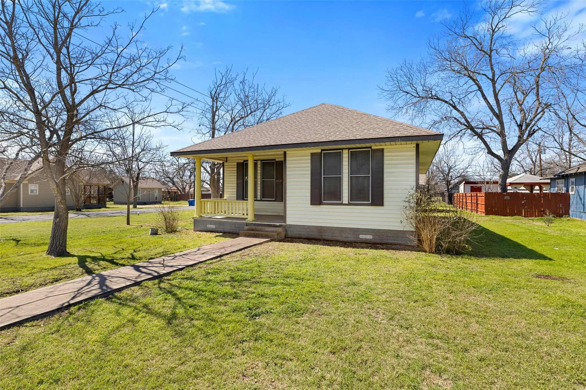 Photo of 303 VERNON ST, Taylor, TX, 76574