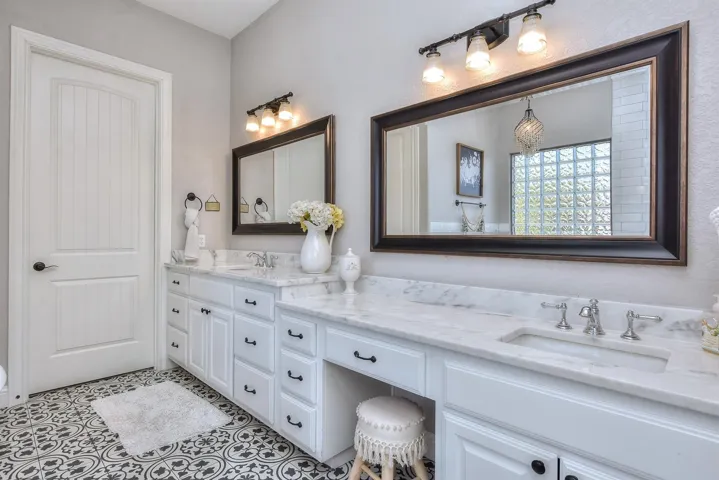 225 Gabriel Vis W, Georgetown, Texas 78633