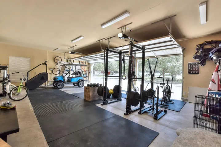 3 Car Garage 
