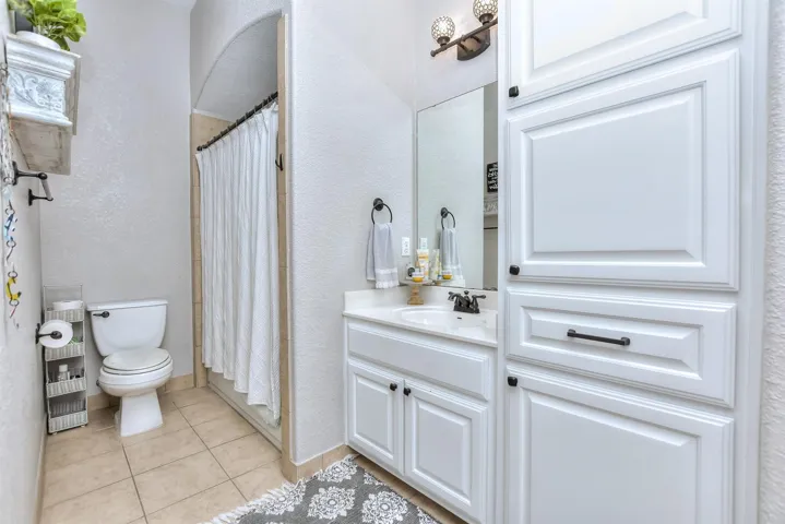Bathroom 2 Upstairs 