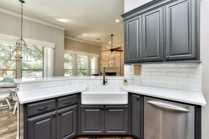 Gourmet Kitchen/Farmhouse sink