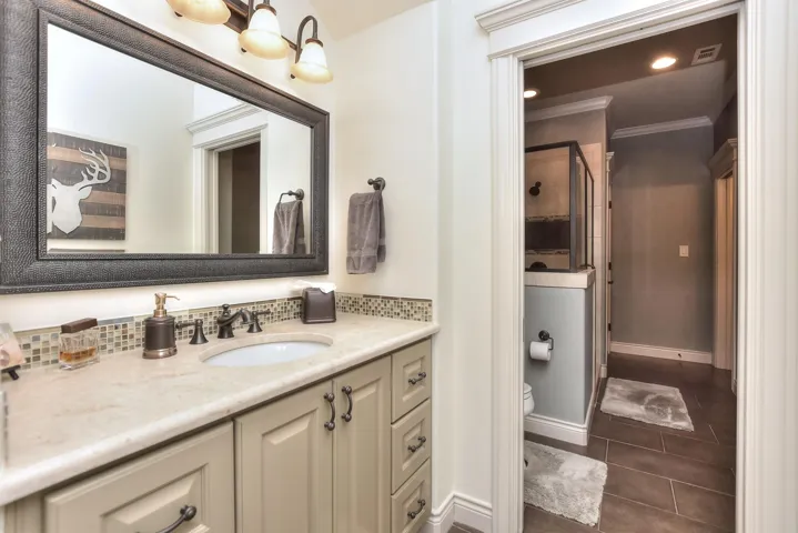 Bathroom jack/jill up