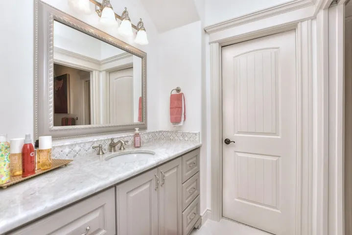 Bathroom jack/jill up