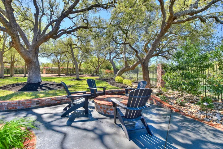 216 Vista Ln, Georgetown, Texas 78633