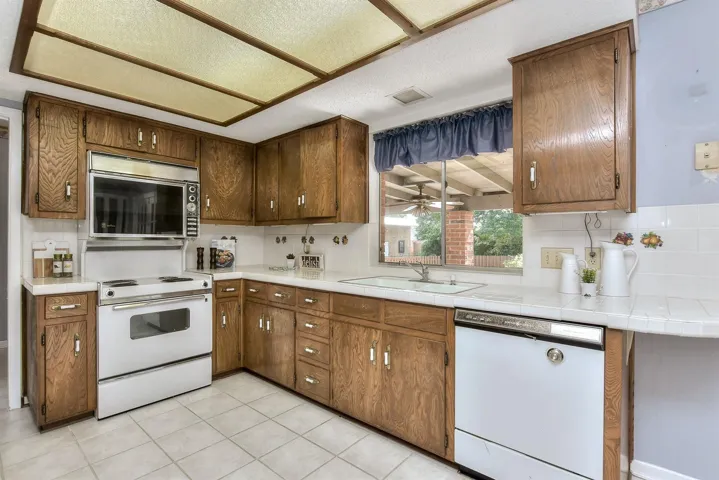 101 Candlelight Cir, Georgetown, Texas 78628
