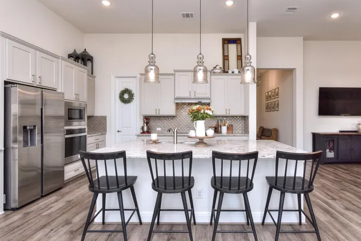 Beautiful center island with a Large breakfast bar