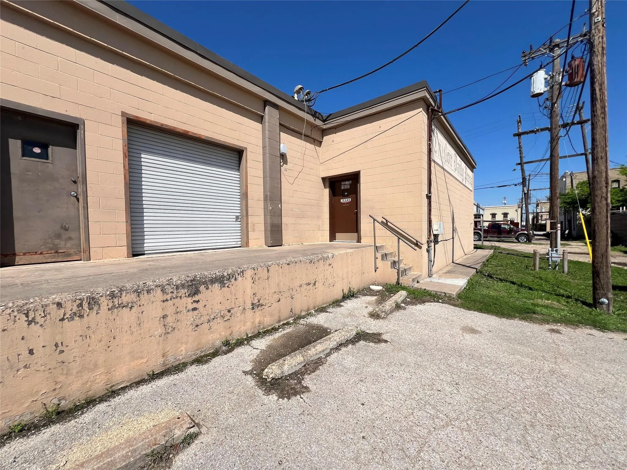 Photo 3 of 211 E 3RD ST #130