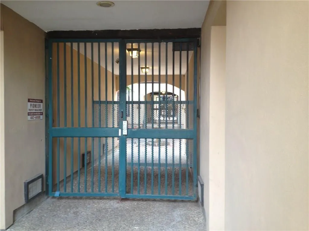 Photo 2 of 2110 RIOGRANDE ST #302