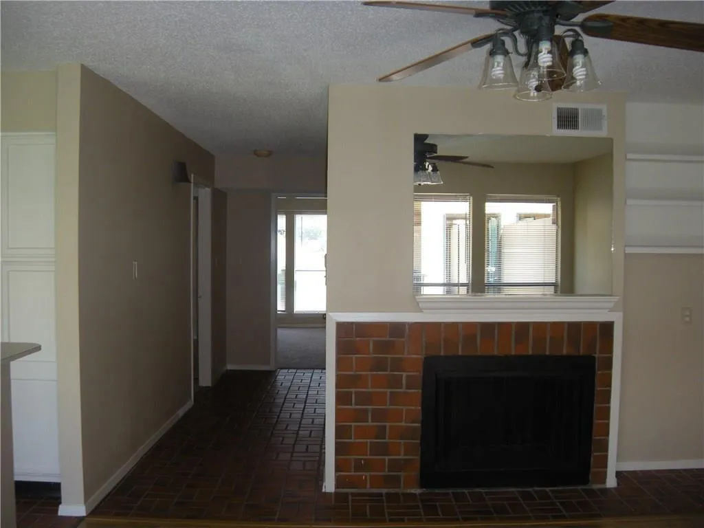 Photo 4 of 2110 RIOGRANDE ST #302