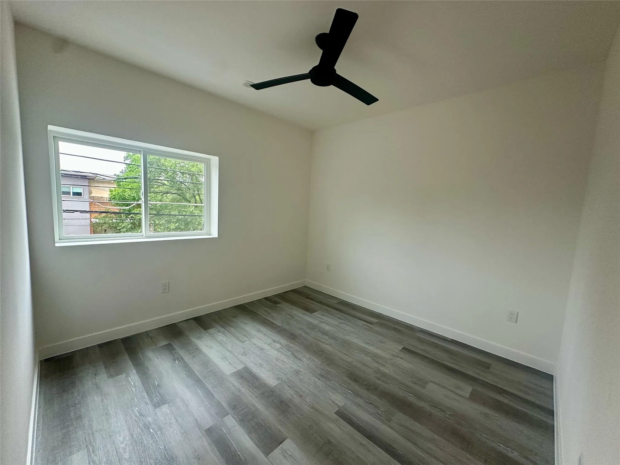 Photo 4 of 1309 CHICON ST #202