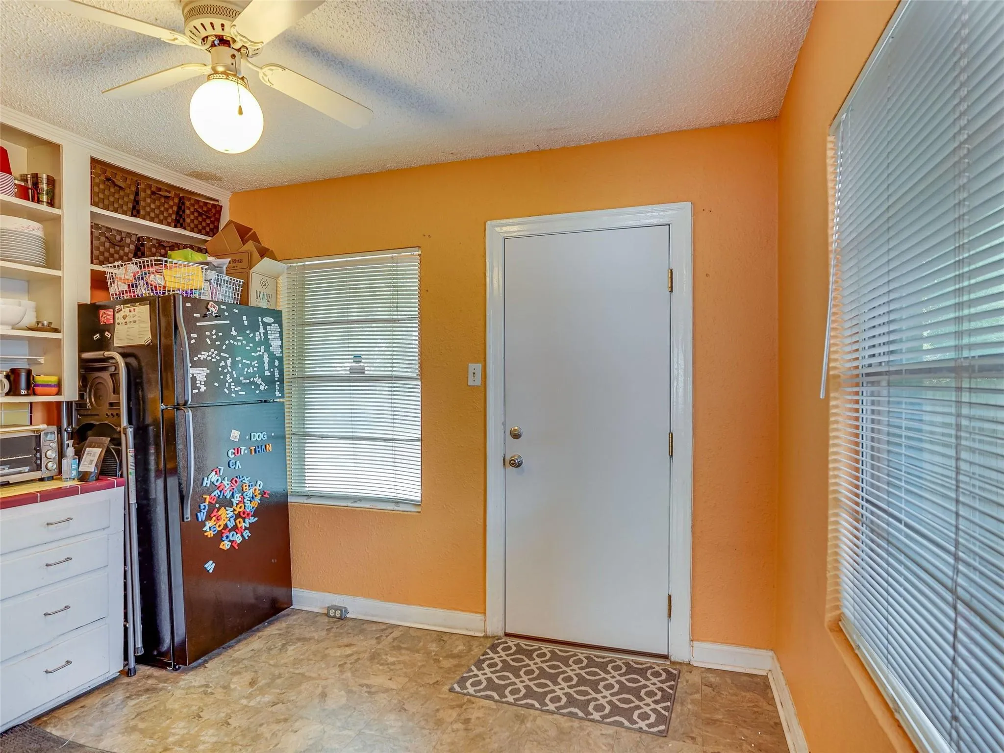 Photo 5 of 1509 W KOENIG LN