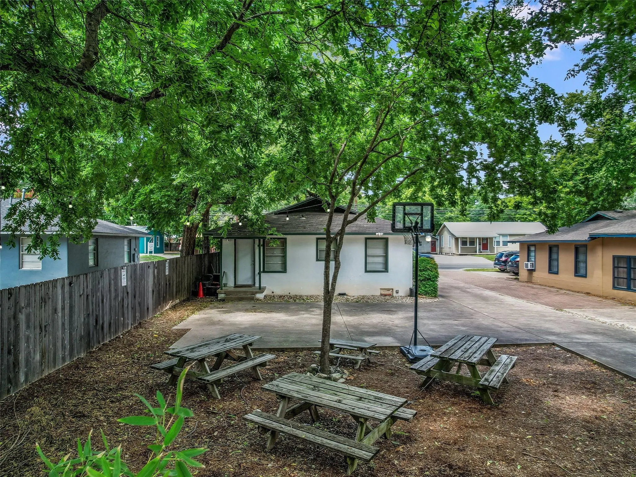 Photo 4 of 1509 W KOENIG LN