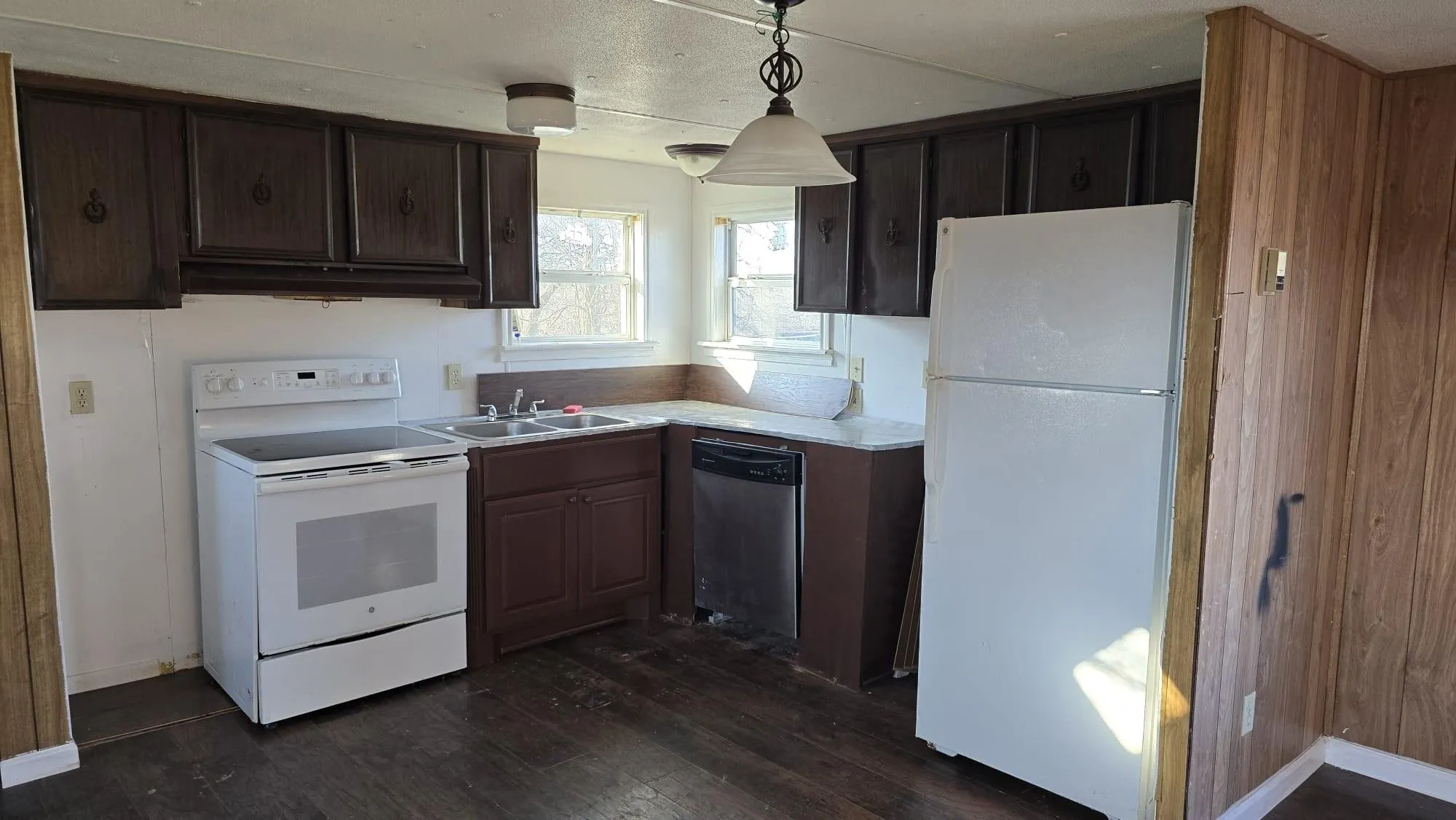 Photo 3 of 18509 BLAKE MANOR RD
