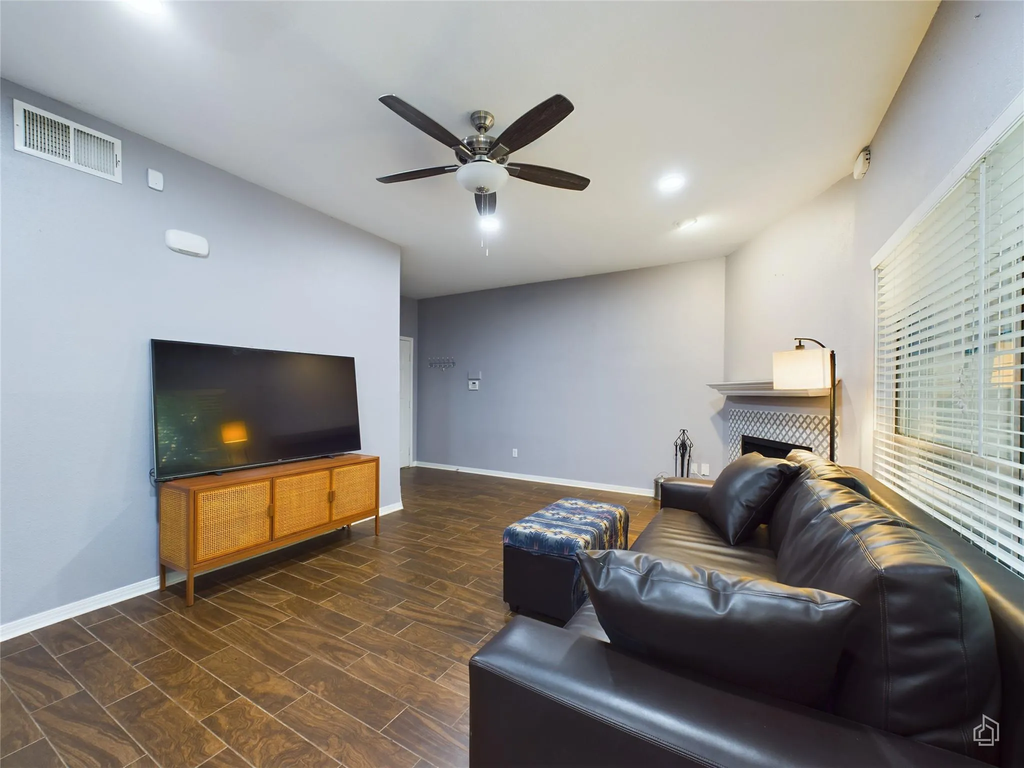 Photo 4 of 2450 WICKERSHAM LN #501