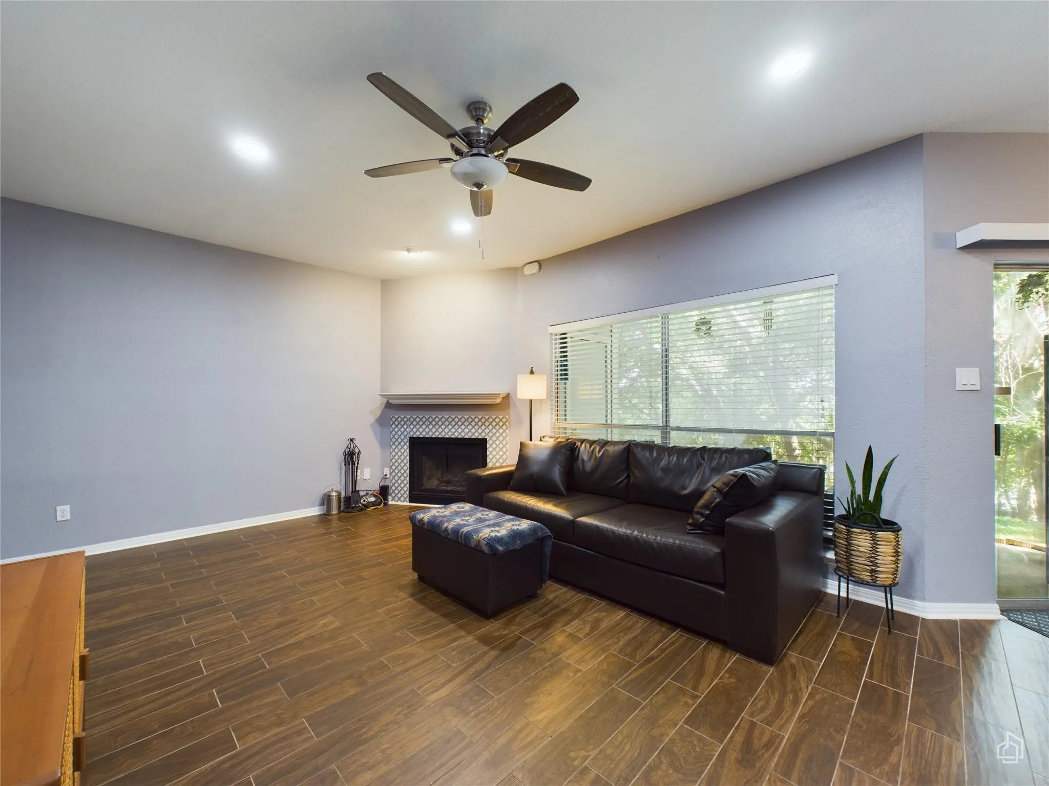 Photo 3 of 2450 WICKERSHAM LN #501