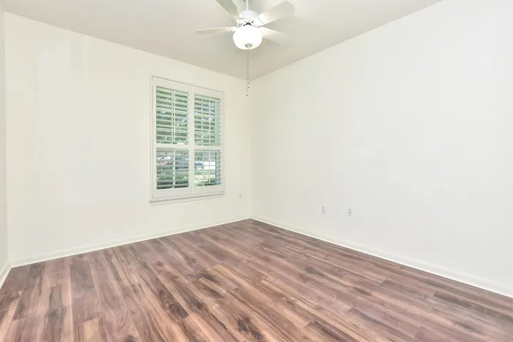 Seondary bedroom