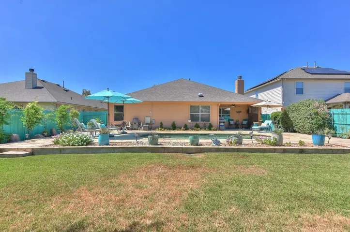 Big back yard with full sprinklers and lush landscaping!