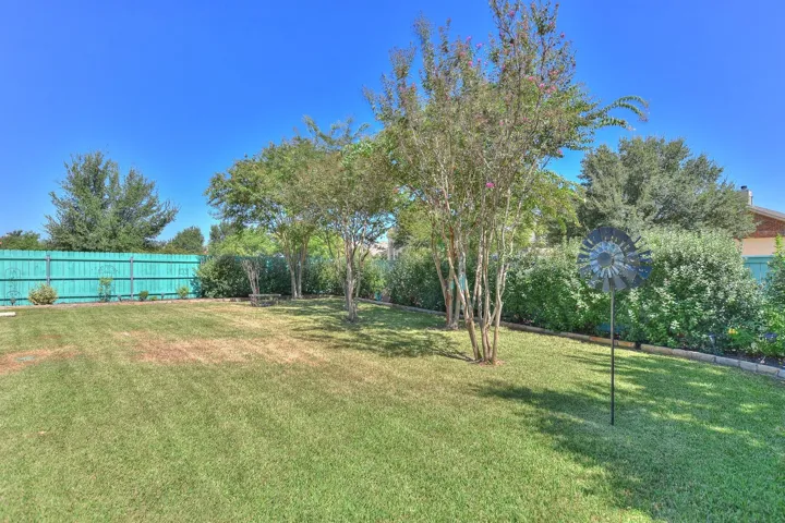 Big beautiful back yard with no neighbors behind!