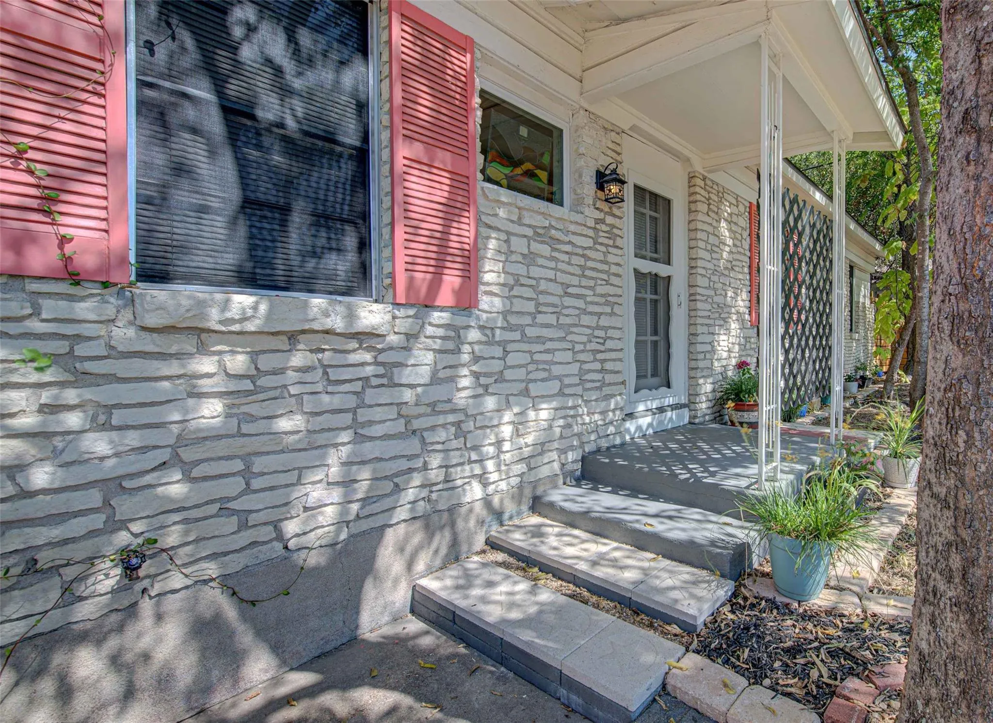 Photo 3 of 110 W SAINT JOHNS AVE
