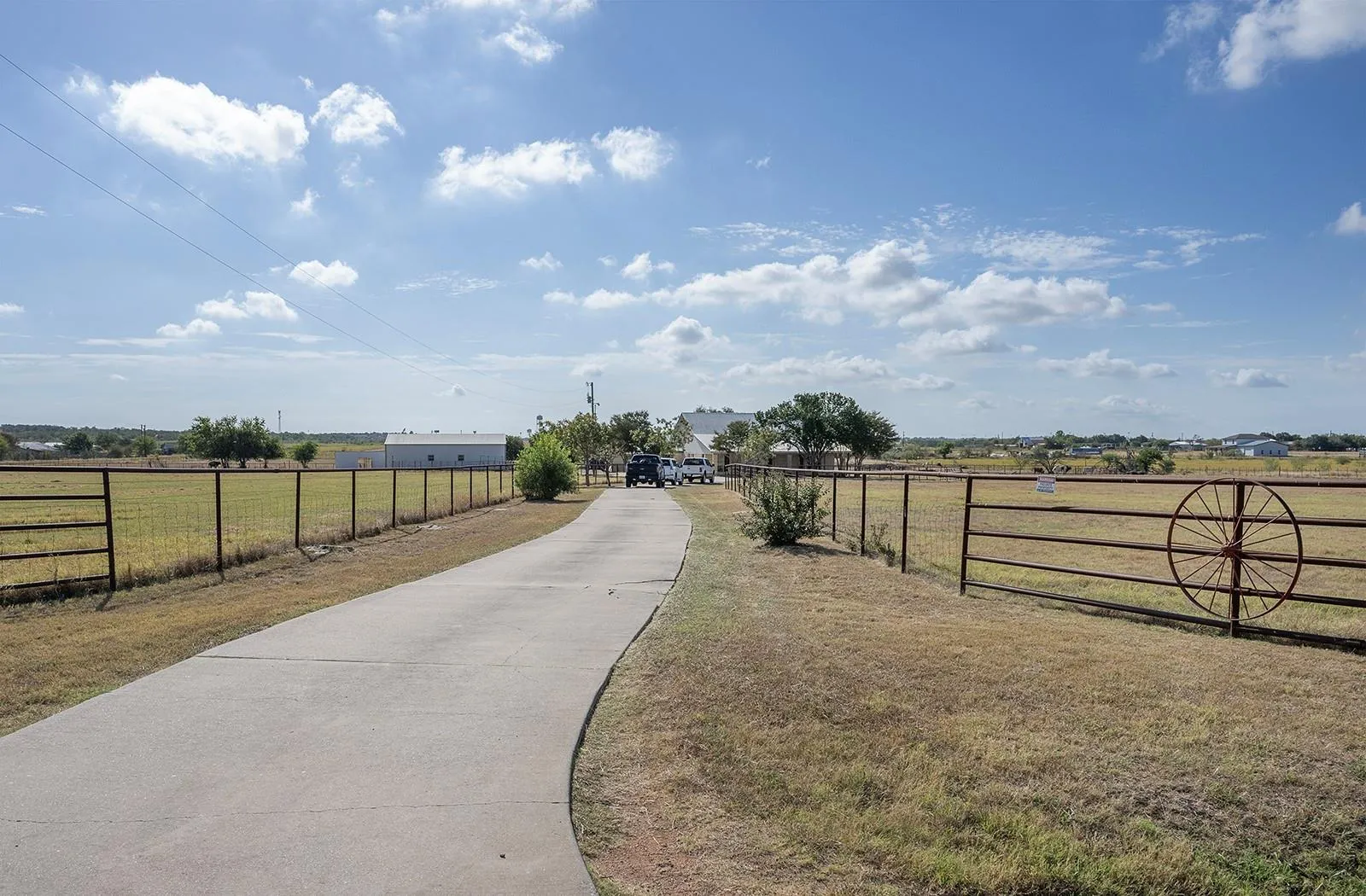 Photo of 1833 COUNTY ROAD 305, Jarrell, TX, 76537