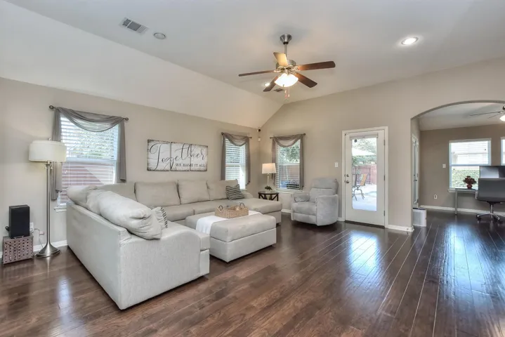 18900 Shallow Pond Trl, Pflugerville, Texas 78660
