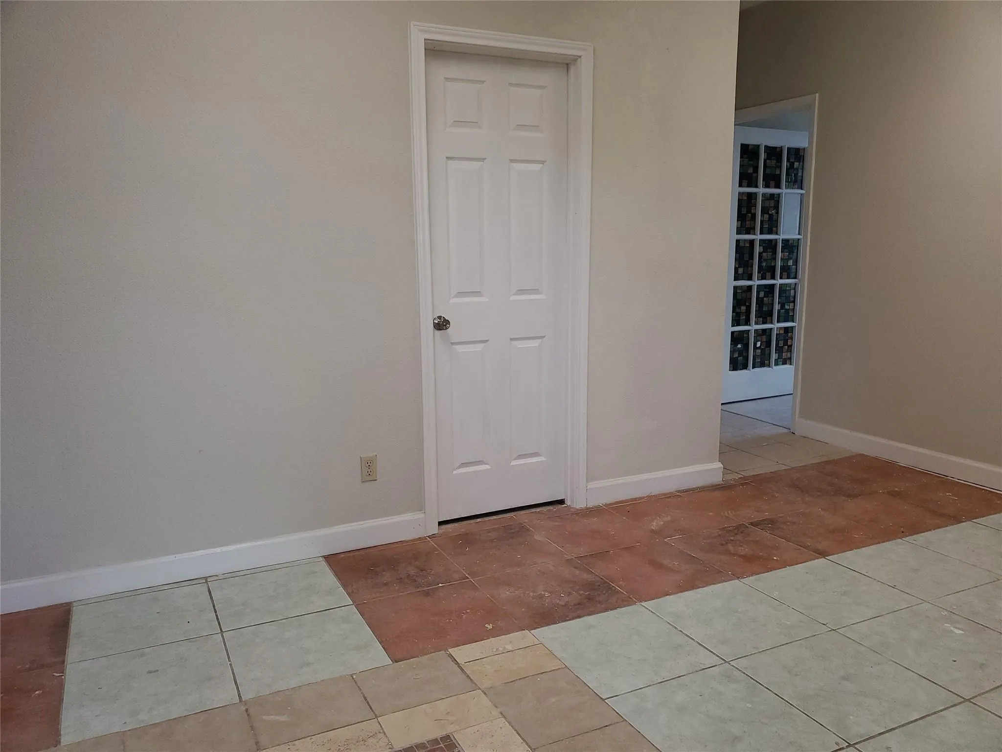 Photo 3 of 611 CARPENTER AVE #105
