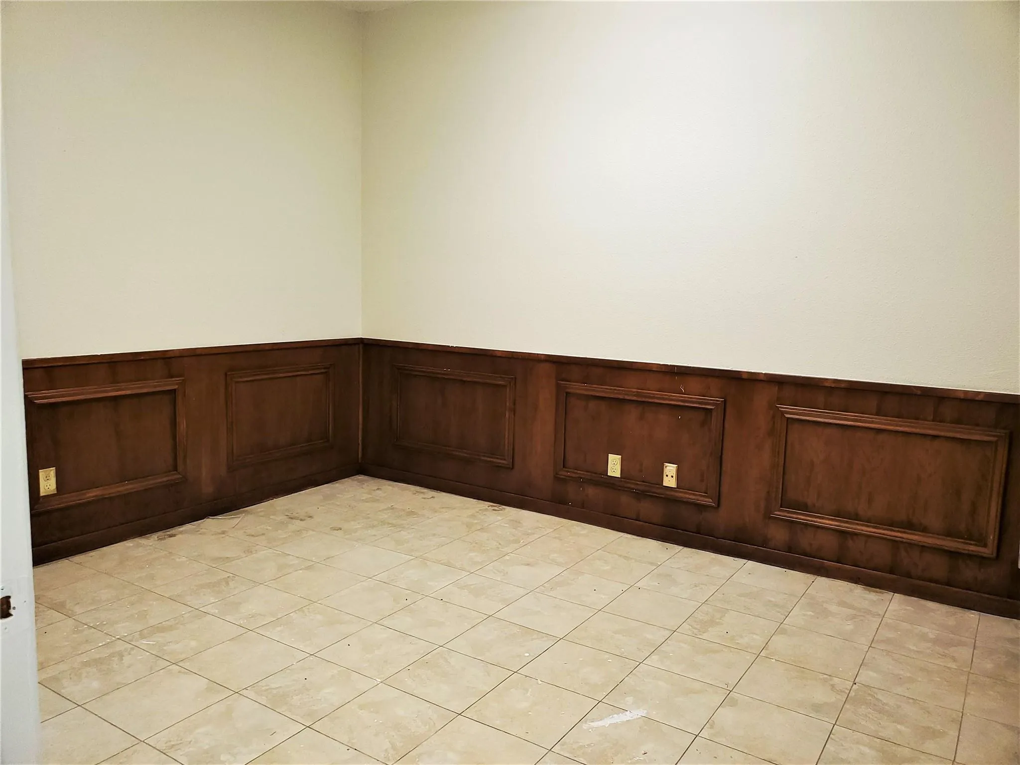 Photo 5 of 611 CARPENTER AVE #105