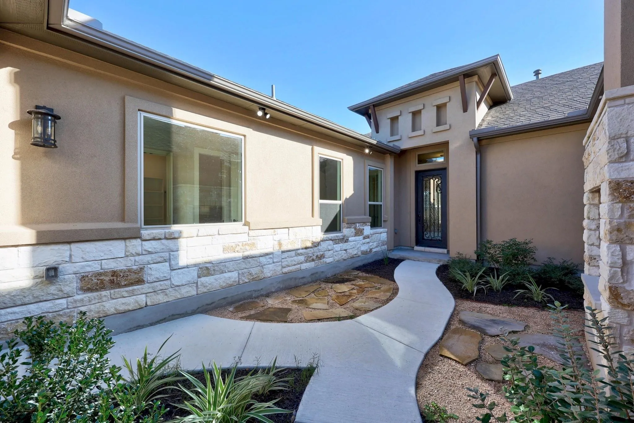 Photo 3 of 604 BOTTLEBRUSH DR #V