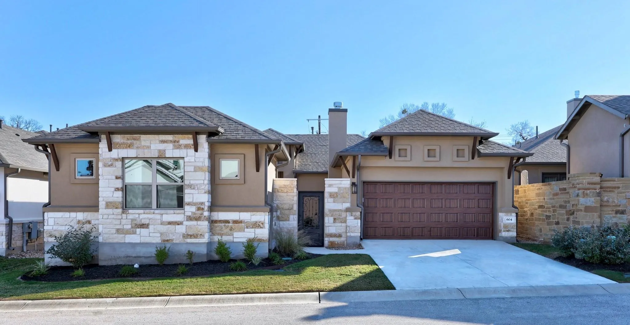 Photo 2 of 604 BOTTLEBRUSH DR #V