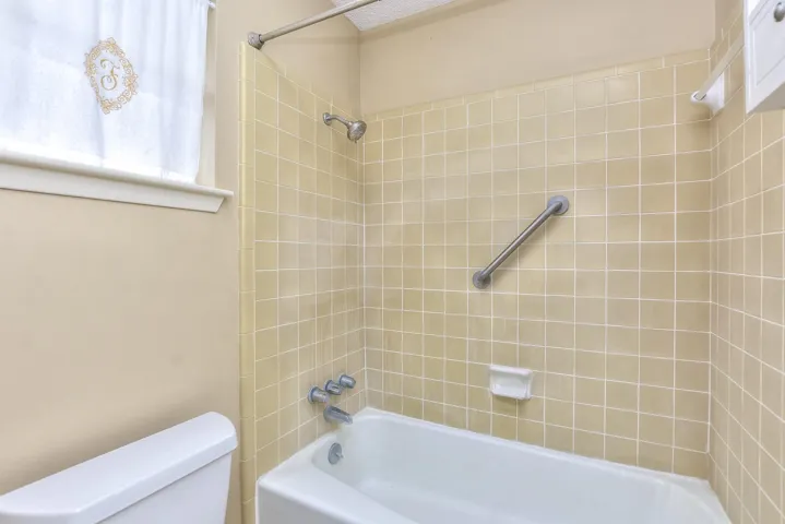 Great space for nice walk-in shower