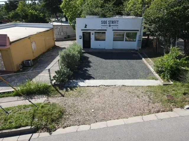 Photo 5 of 2500 LAKE AUSTIN BLVD