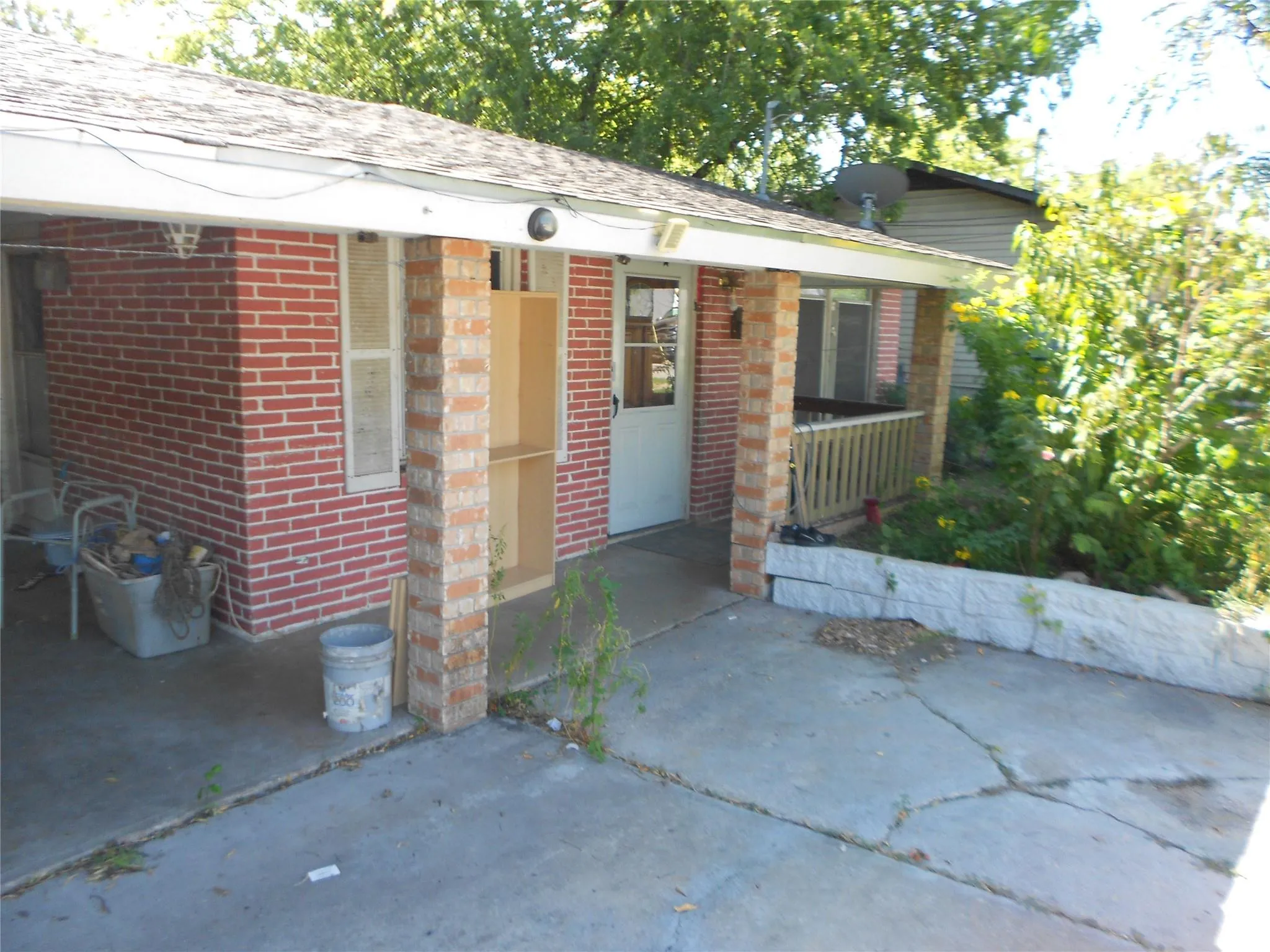 Photo 3 of 1423 BERENE AVE