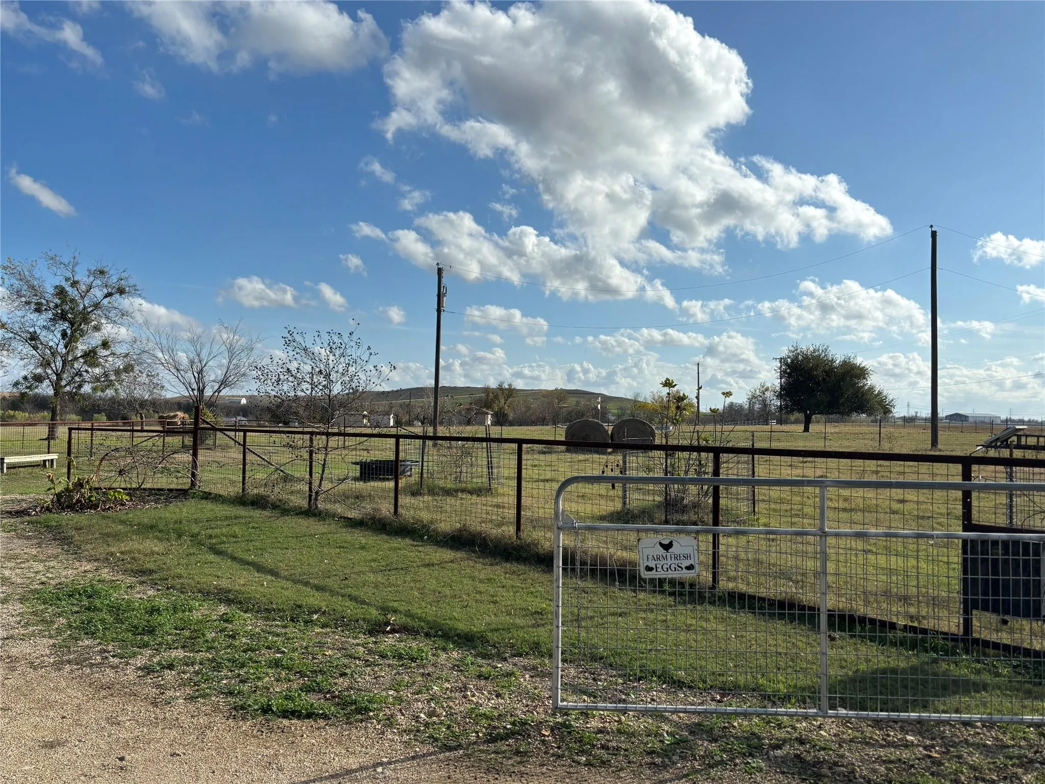 Photo of 2401 COUNTY ROAD 130, Hutto, TX, 78634