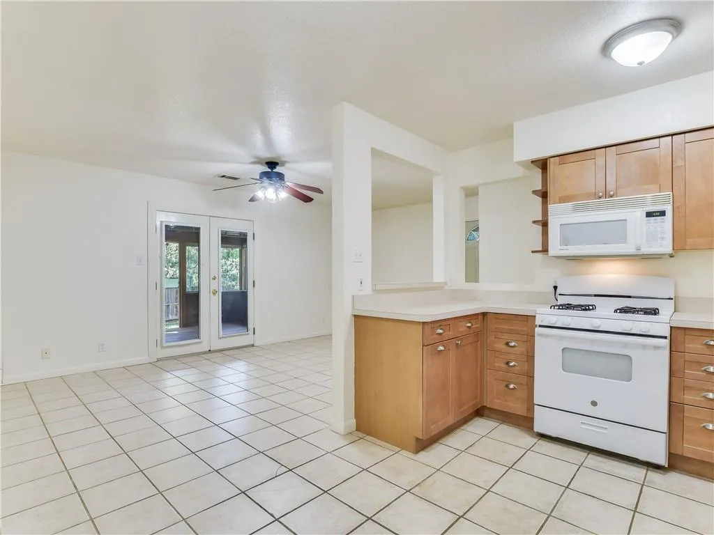 Photo 4 of 2804 WESTHILL DR