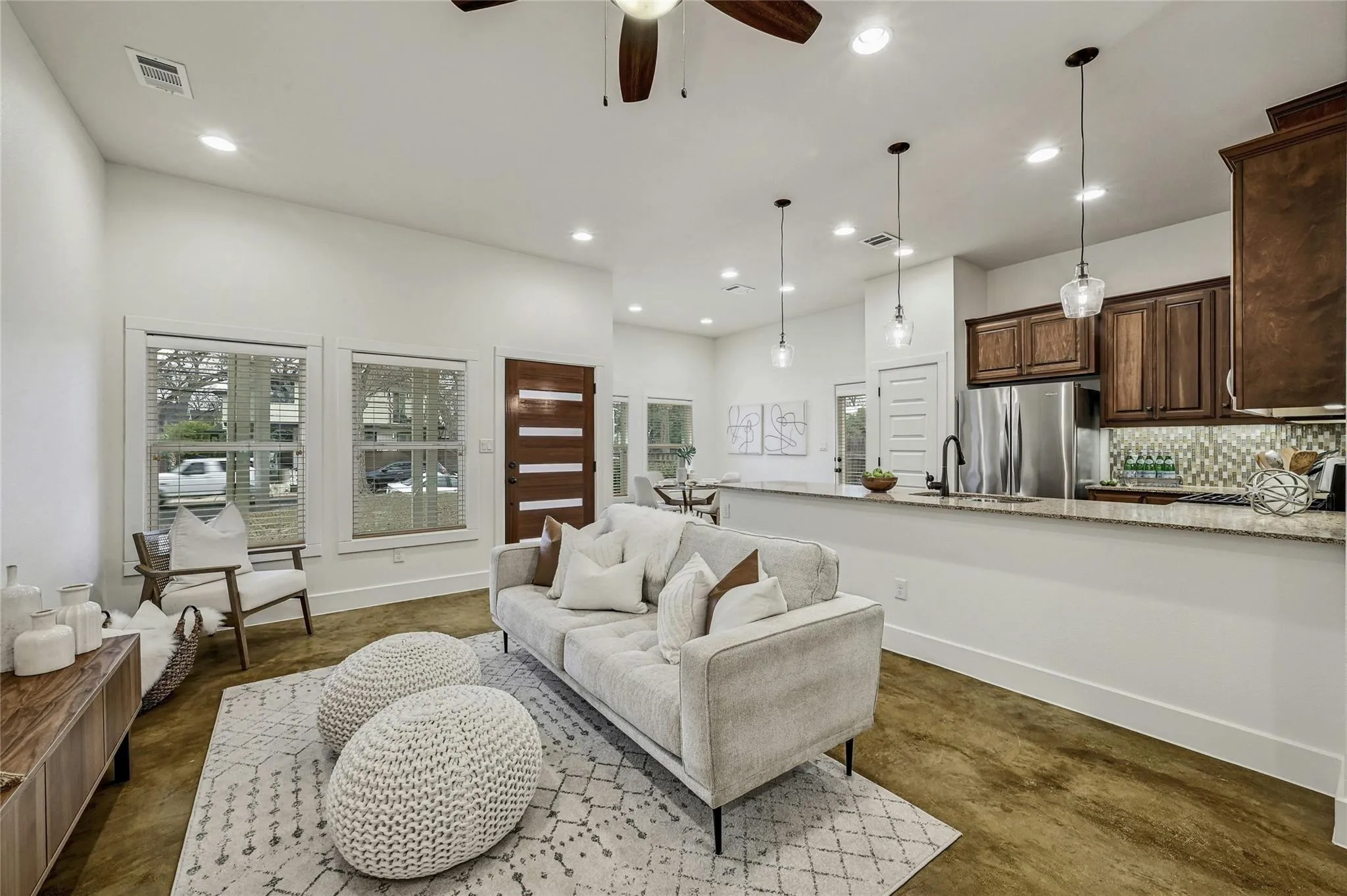 Photo 3 of 2913 GOVALLE AVE #A