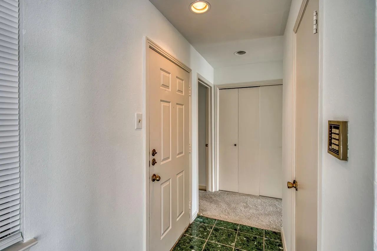 Photo 4 of 6810 DEATONHILL DR #110