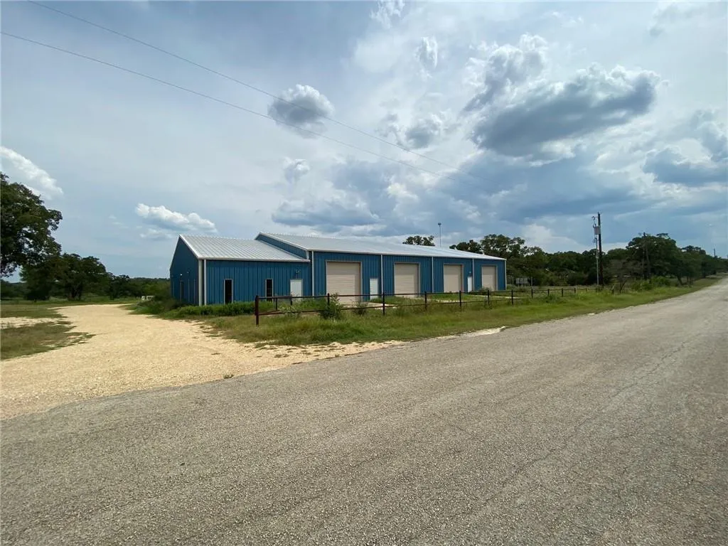 Photo of 123 HIGH GROVE RD, Cedar Creek, TX, 78612