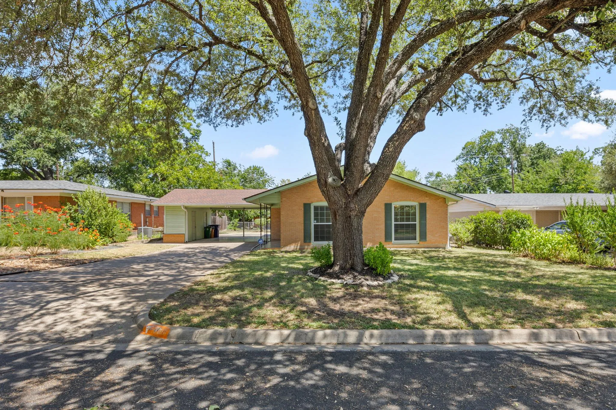Photo of 1702 RIDGEMONT DR, Austin, 78723
