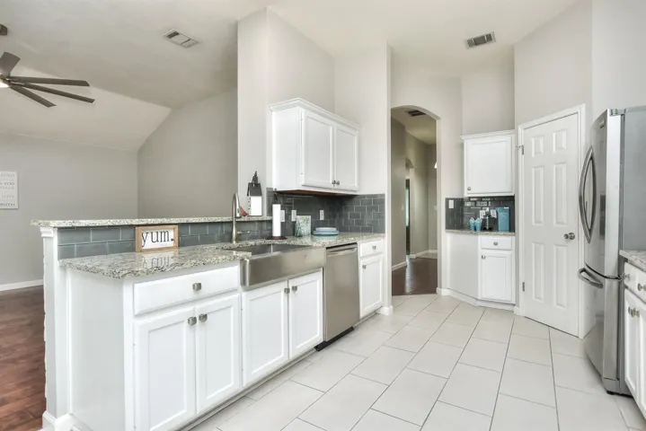 Plenty of room for multiple chefs to be able to work in this space! 