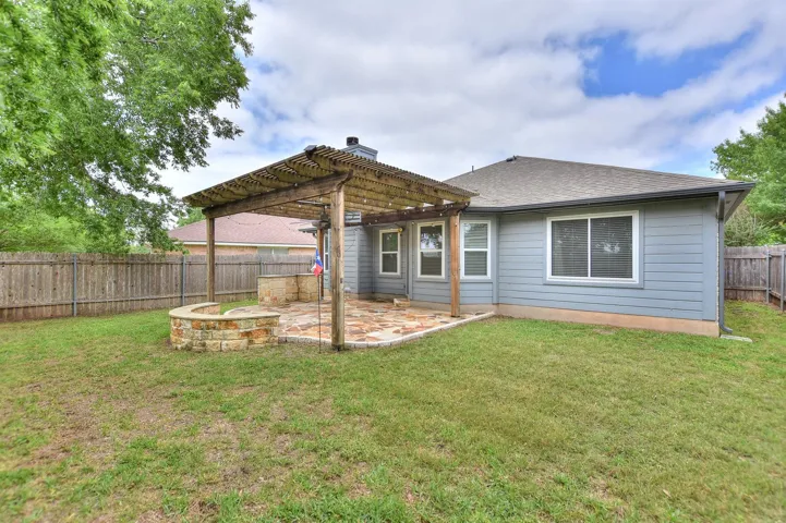 Lots of room for pets, kids and/or gardening! 