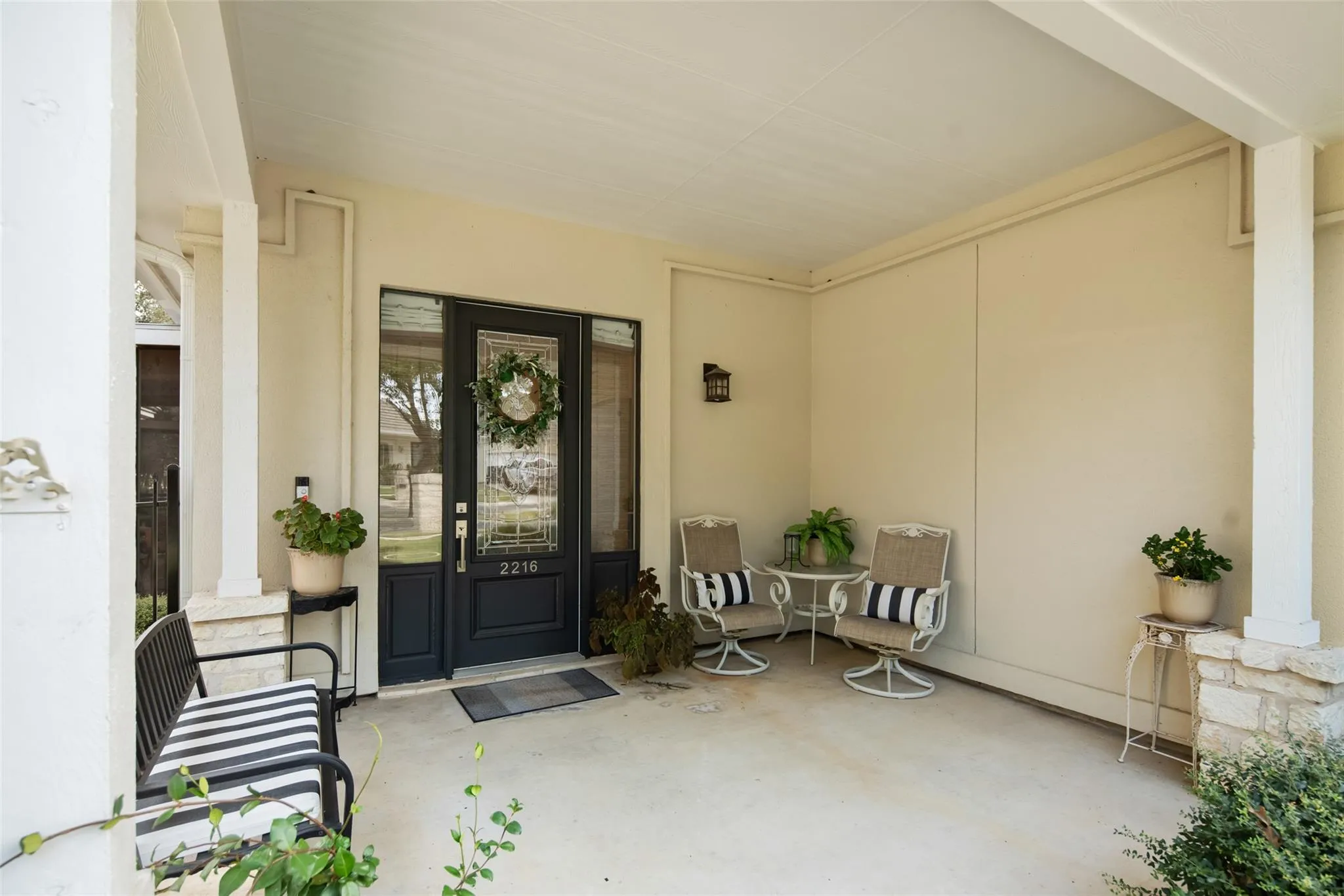 Photo 3 of 2216 GARDEN CT