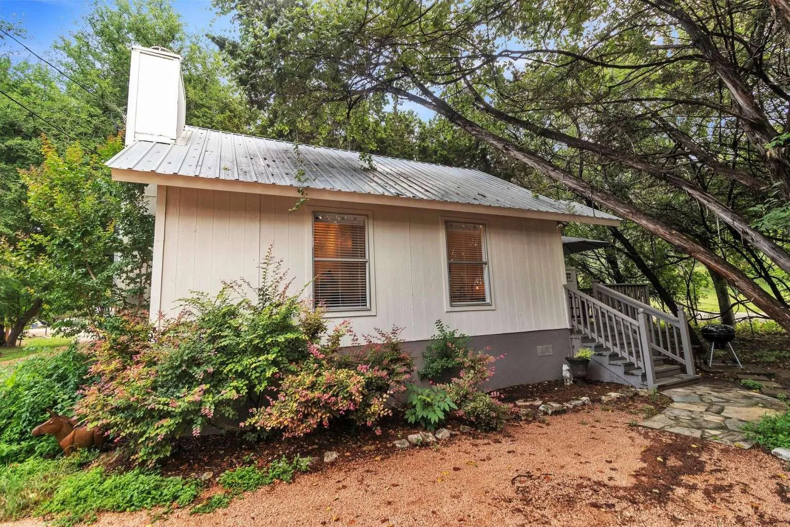 Photo 3 of 104 SCUDDER LN #1-8