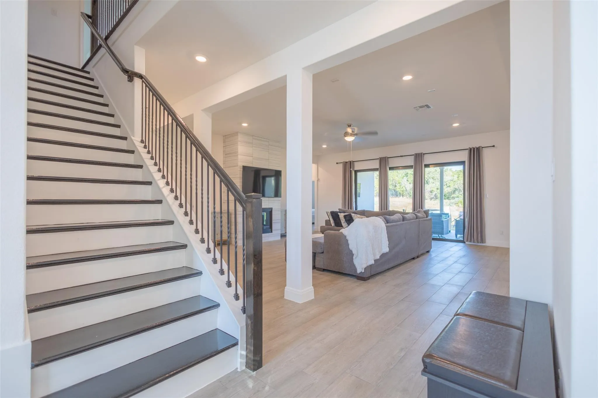 Photo 5 of 121 BLACK TALON LN