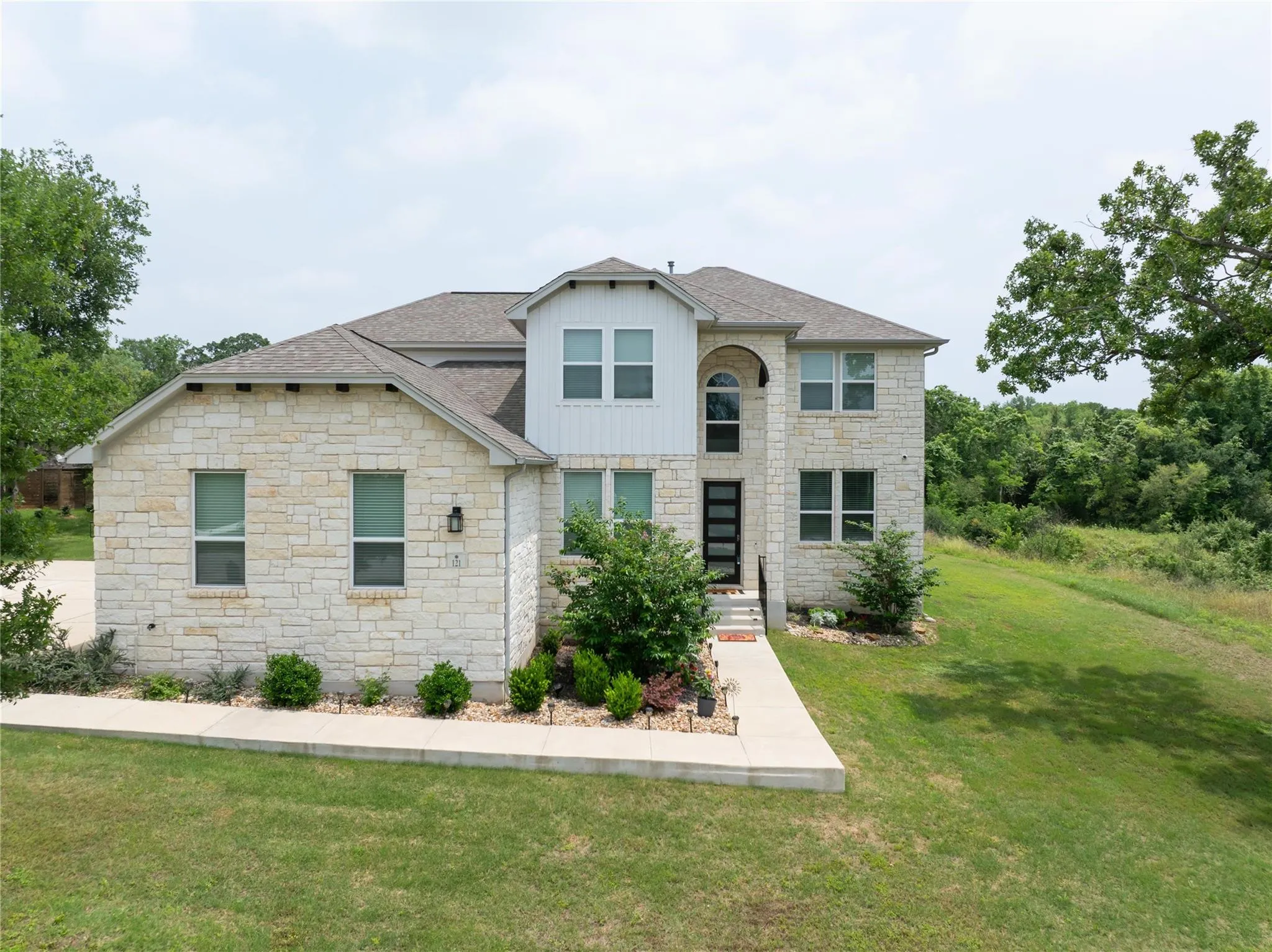 Photo 2 of 121 BLACK TALON LN