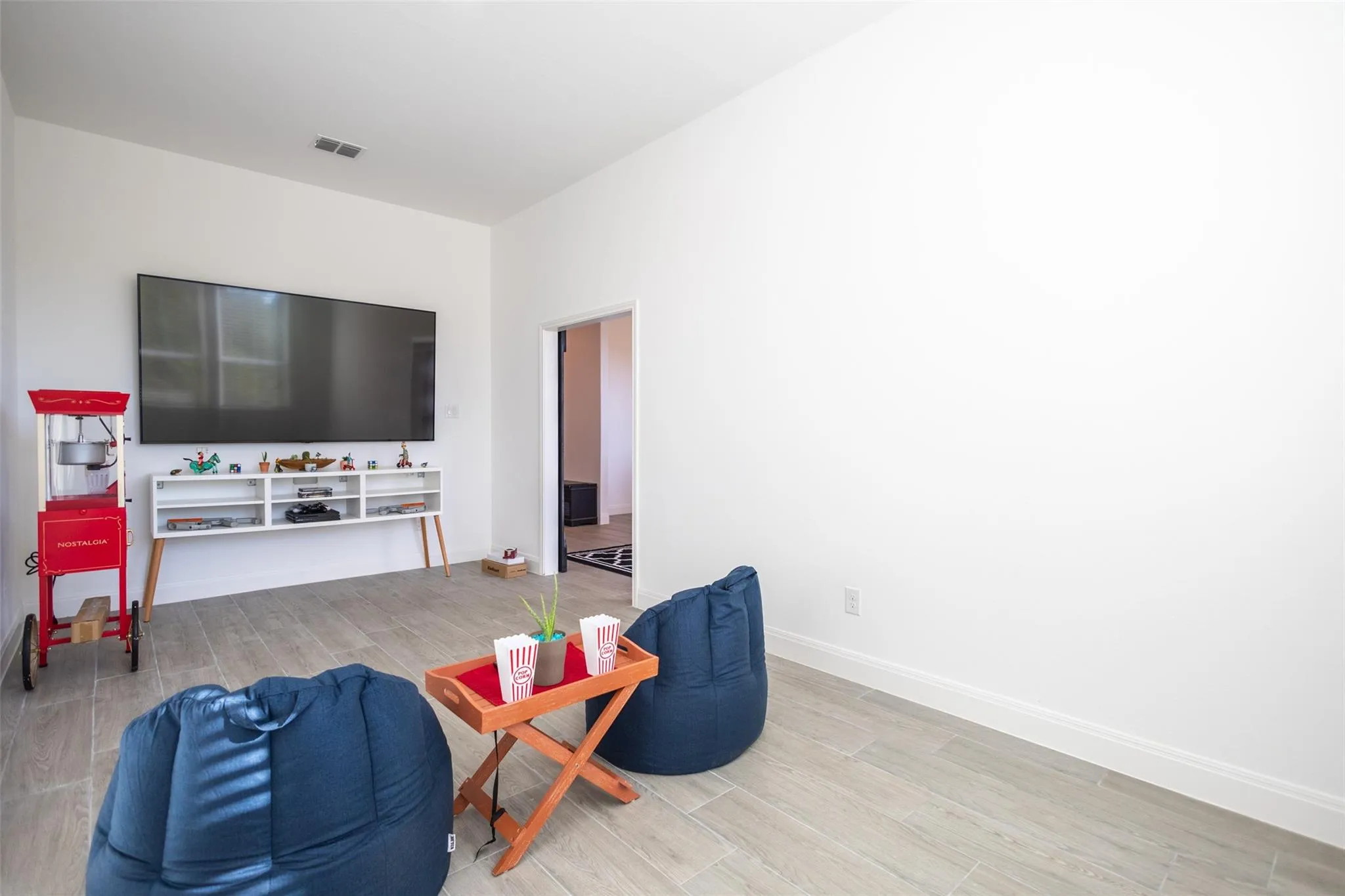 Photo 4 of 121 BLACK TALON LN