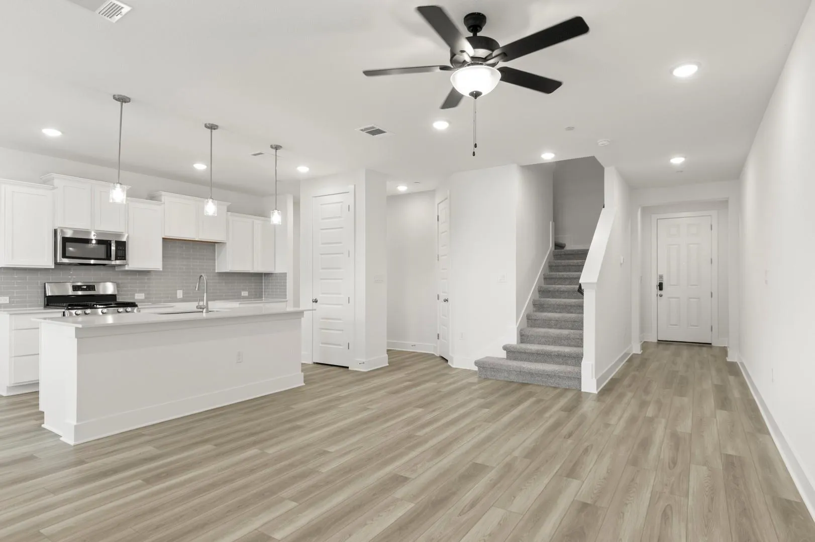 Photo 5 of 18909 SCHULTZ LN #1102