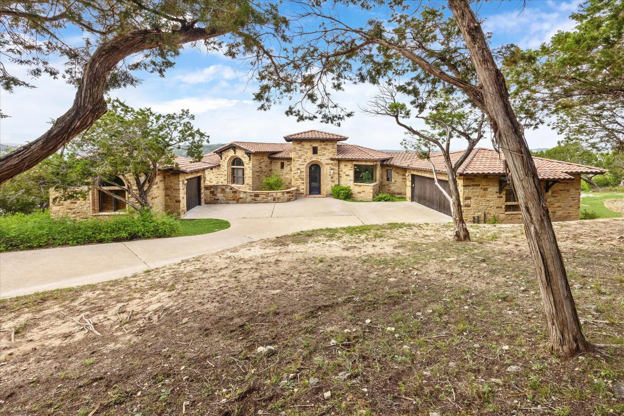Photo 2 of 709 S ANGEL LIGHT DR