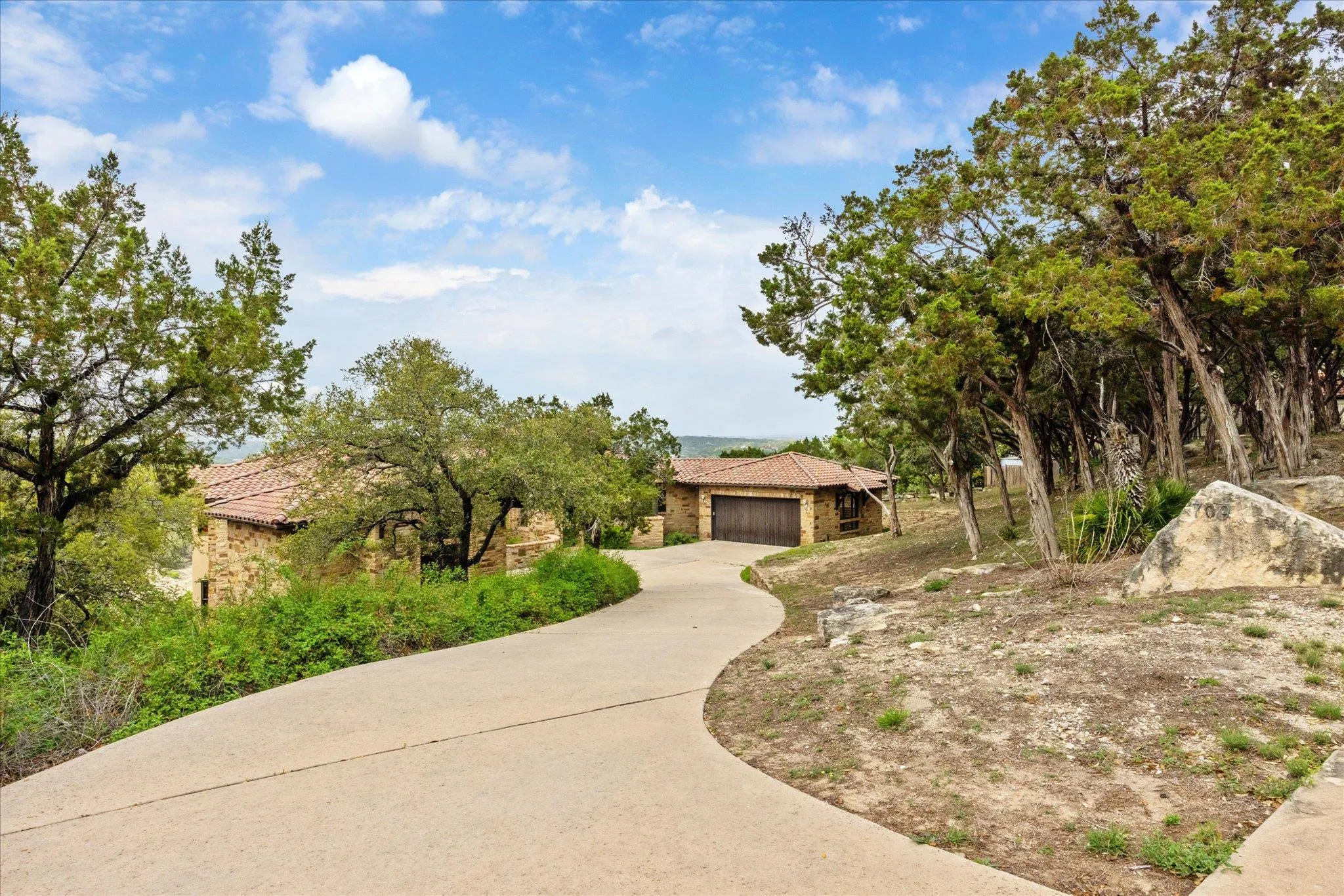 Photo 4 of 709 S ANGEL LIGHT DR